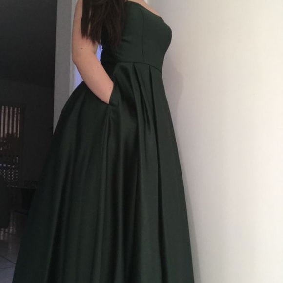 Emerald gown with side pockets - Picture 1 of 2